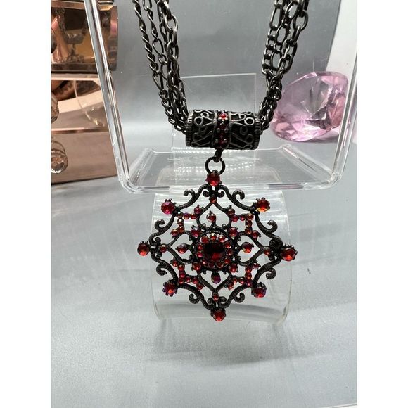 Gothic Style Necklace.. GORGEOUS. - Picture 2 of 3